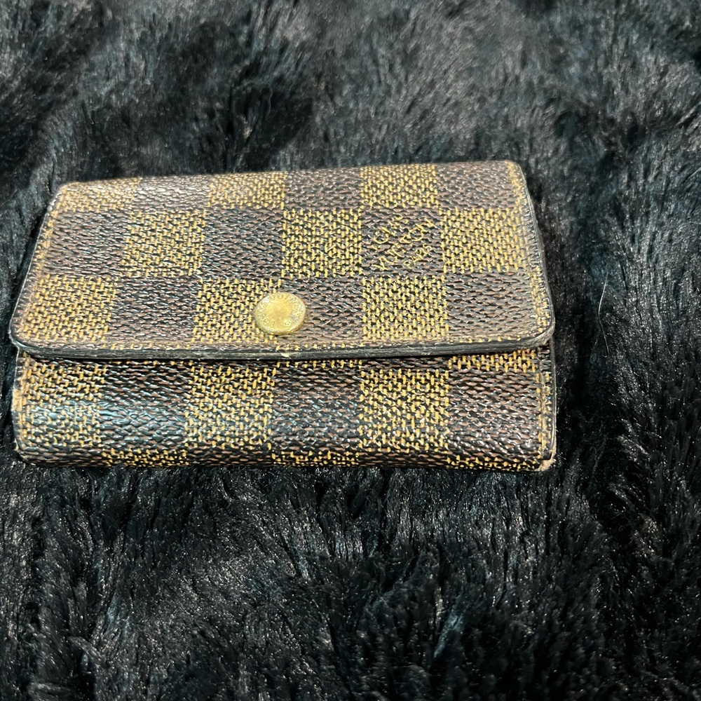 Damier Louis Vuitton 6 key holder
